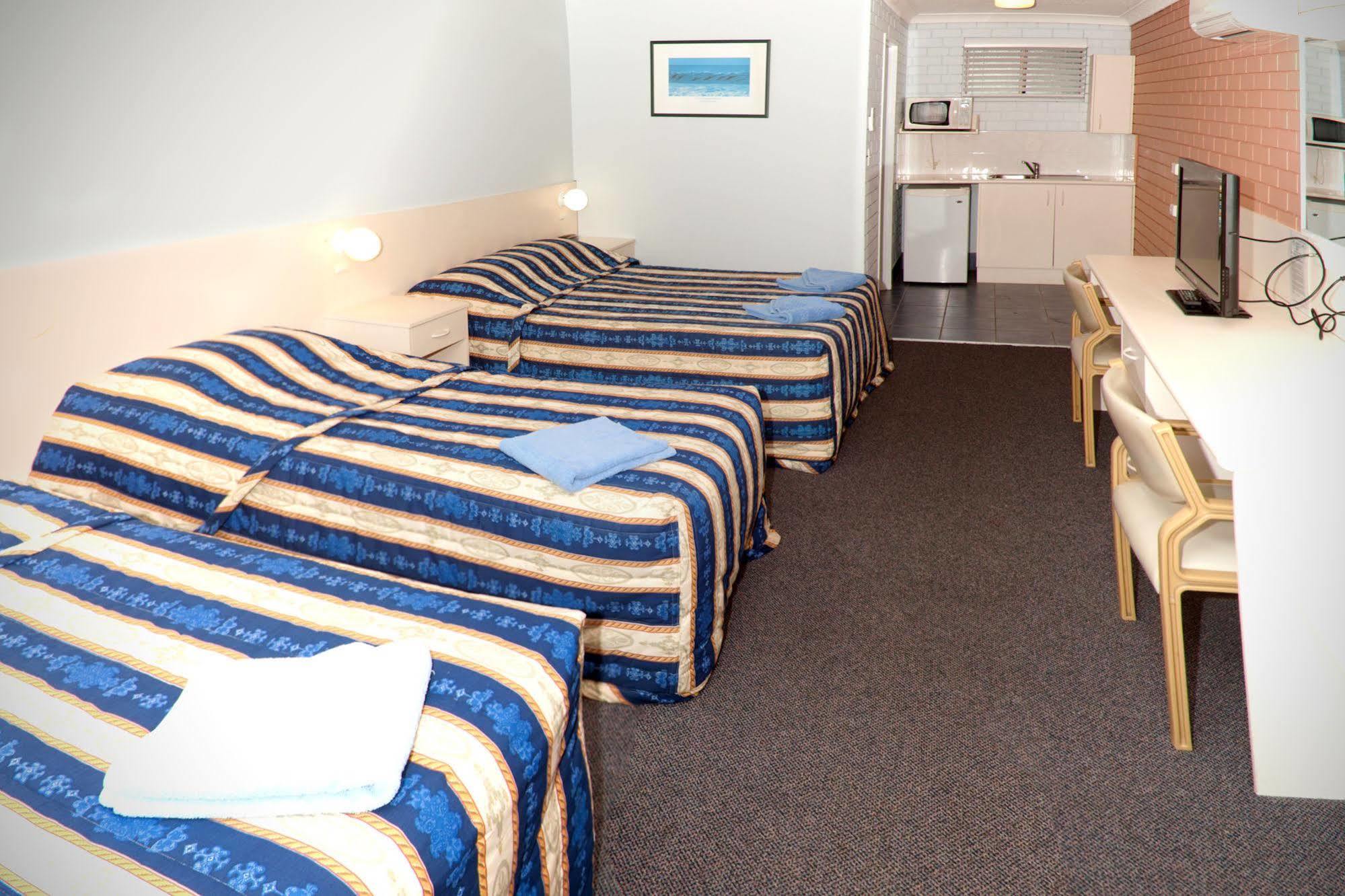 Motel Dolphins Of 3*