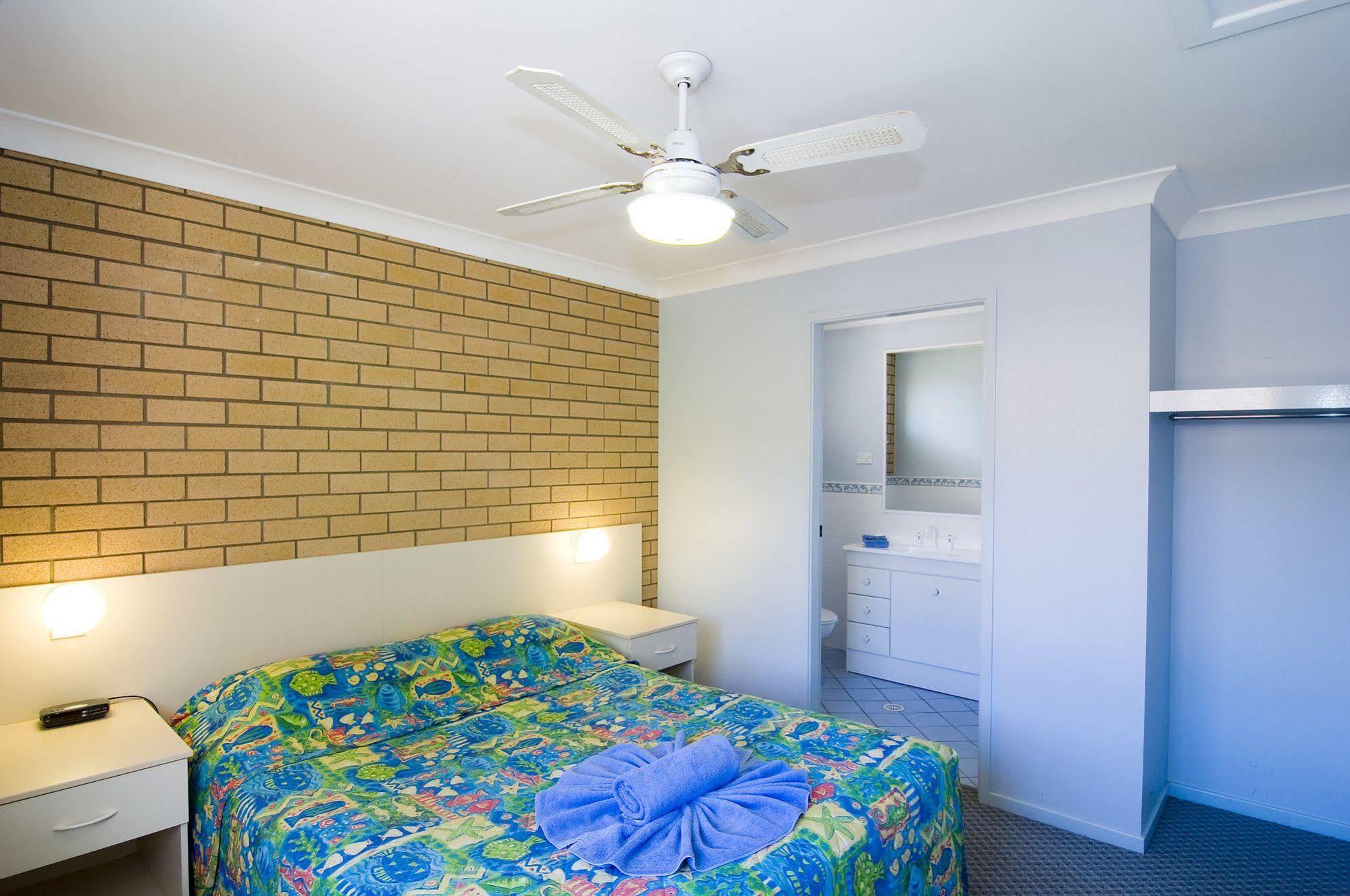 Motel Dolphins Of