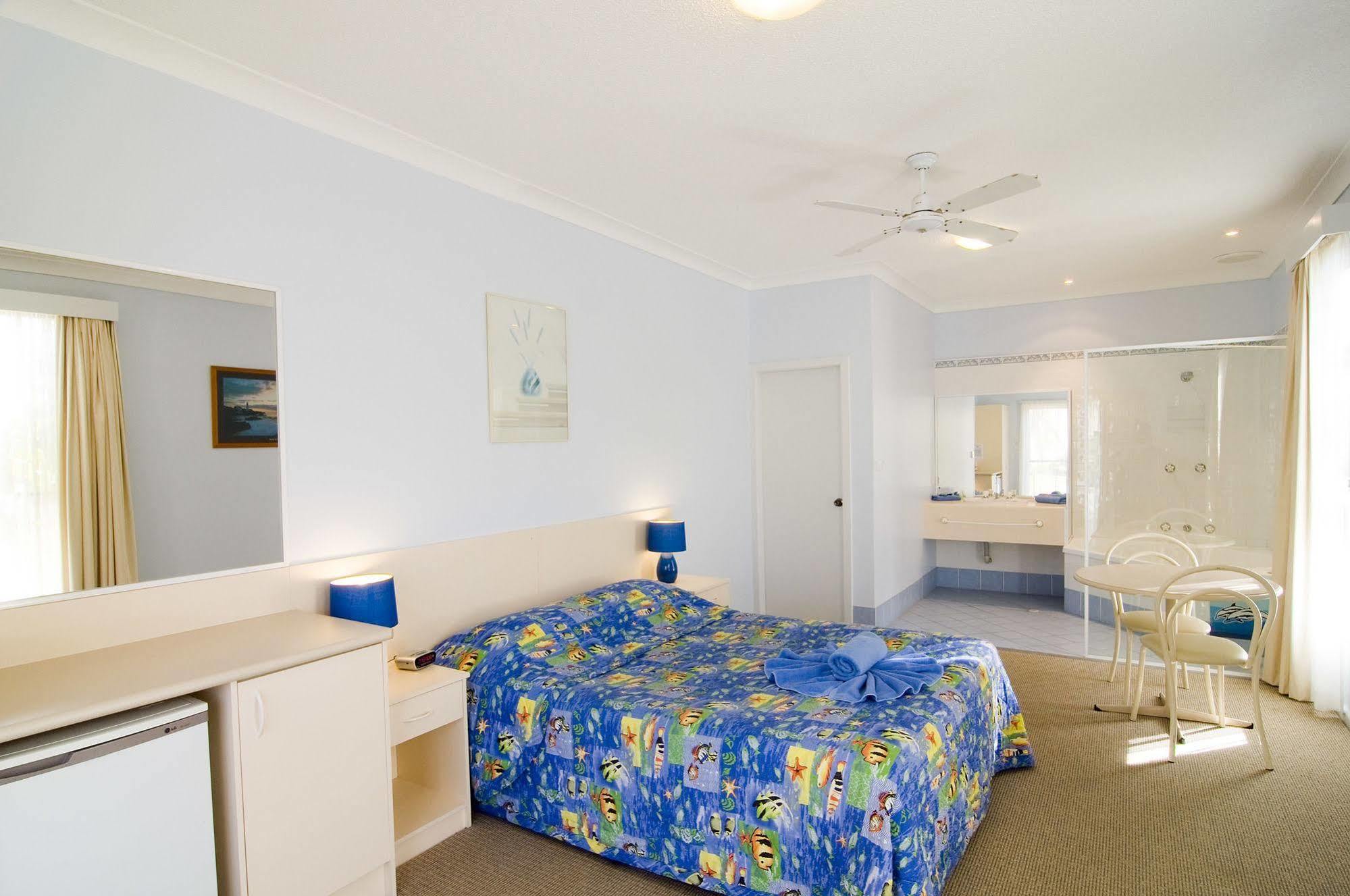 Motel Dolphins Of 3*